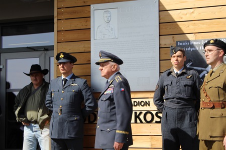 Turnov 2. 4. 2016 Odhalení pamětní desky W/O Ludvíka Koška, plukovníka in memoriam. Přítomen generál Emil Boček - stíhač 310 čs. stíhací peruti. Foto Filip Procházka